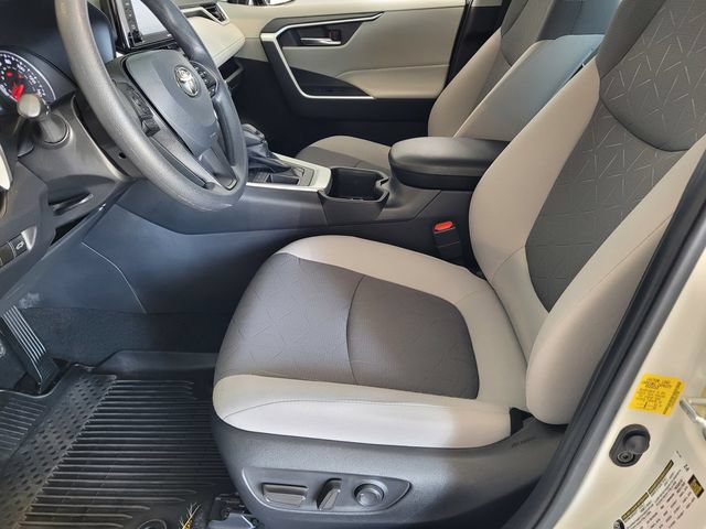 Used 2022 Toyota RAV4 XLE w/ Convenience Package FWD image 17