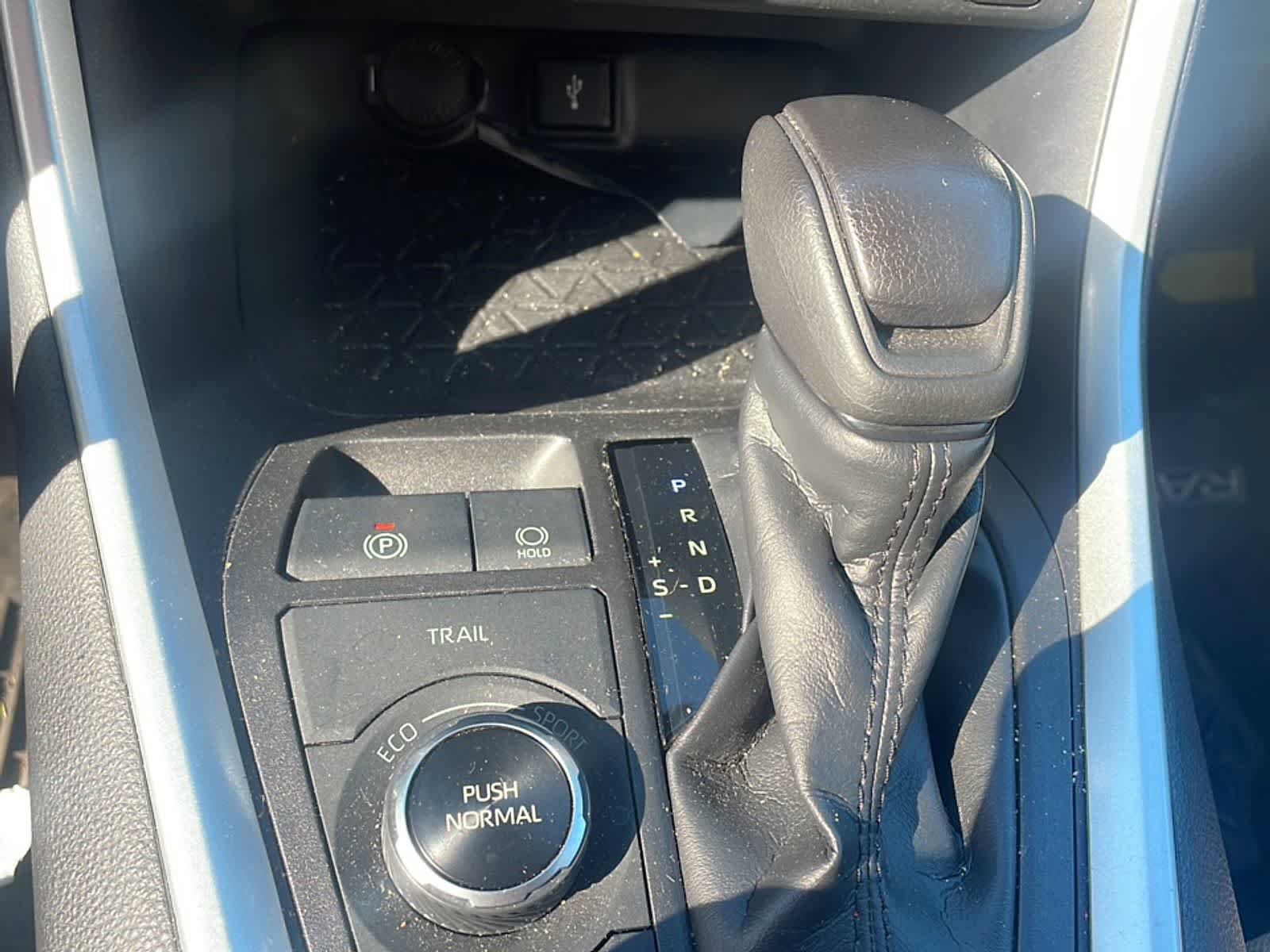 Used 2021 Toyota RAV4 XLE w/ XLE Grade Weather Package image 18