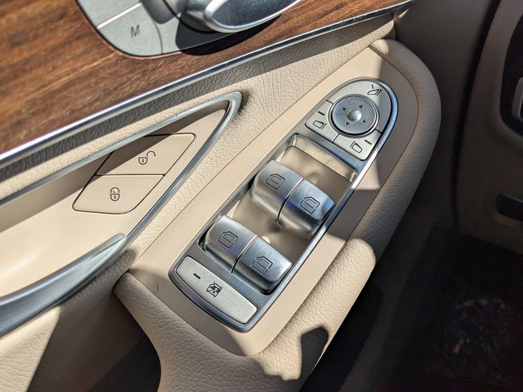 Certified 2022 Mercedes-Benz GLC 300 4MATIC w/ Premium Package Lite image 11