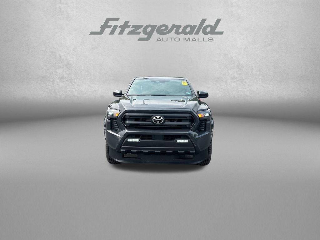 Used 2025 Toyota Tacoma SR5 AWD/4WD image 2