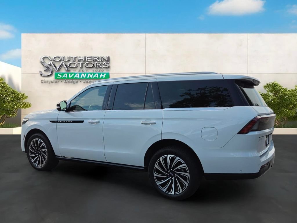Used 2025 Lincoln Navigator Black Label AWD/4WD image 3