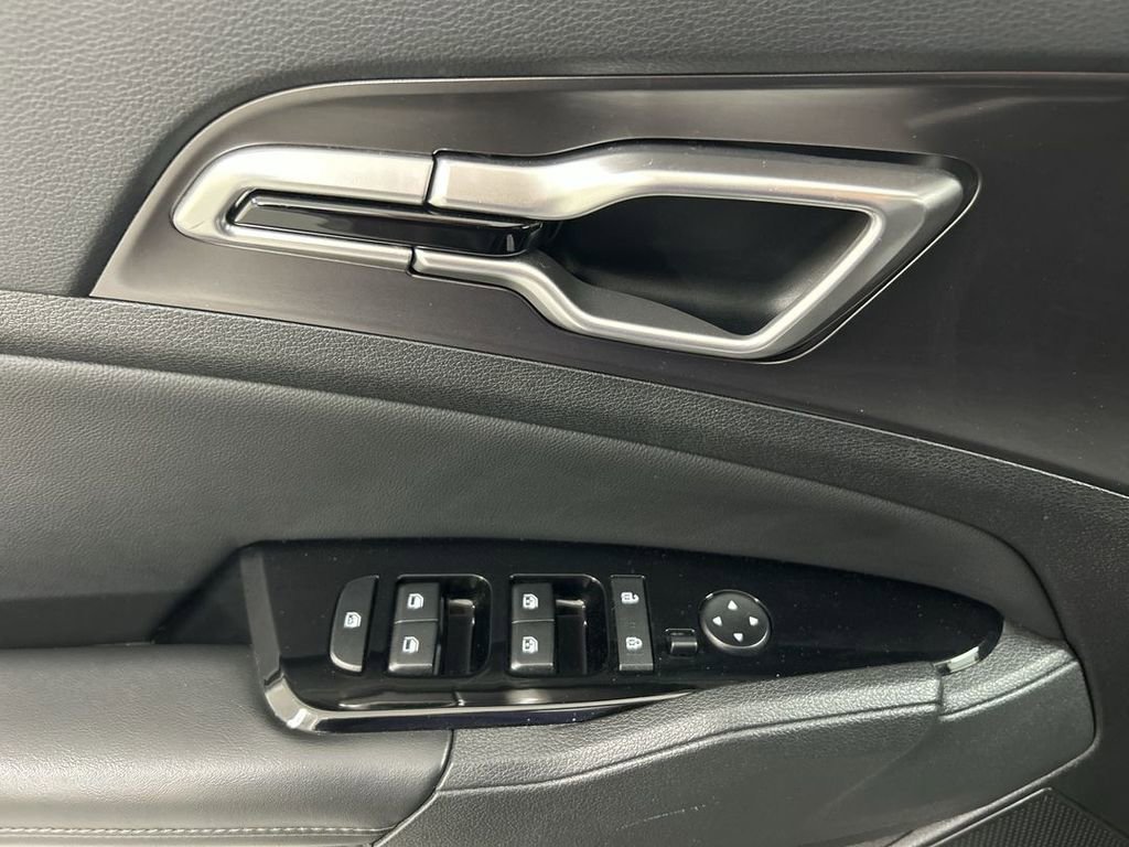 Certified 2023 Kia Sportage EX FWD image 11