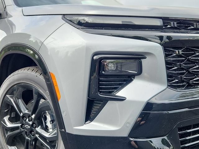 New 2027 Chevrolet Traverse RS w/ LPO, Floor Liner Package FWD image 9