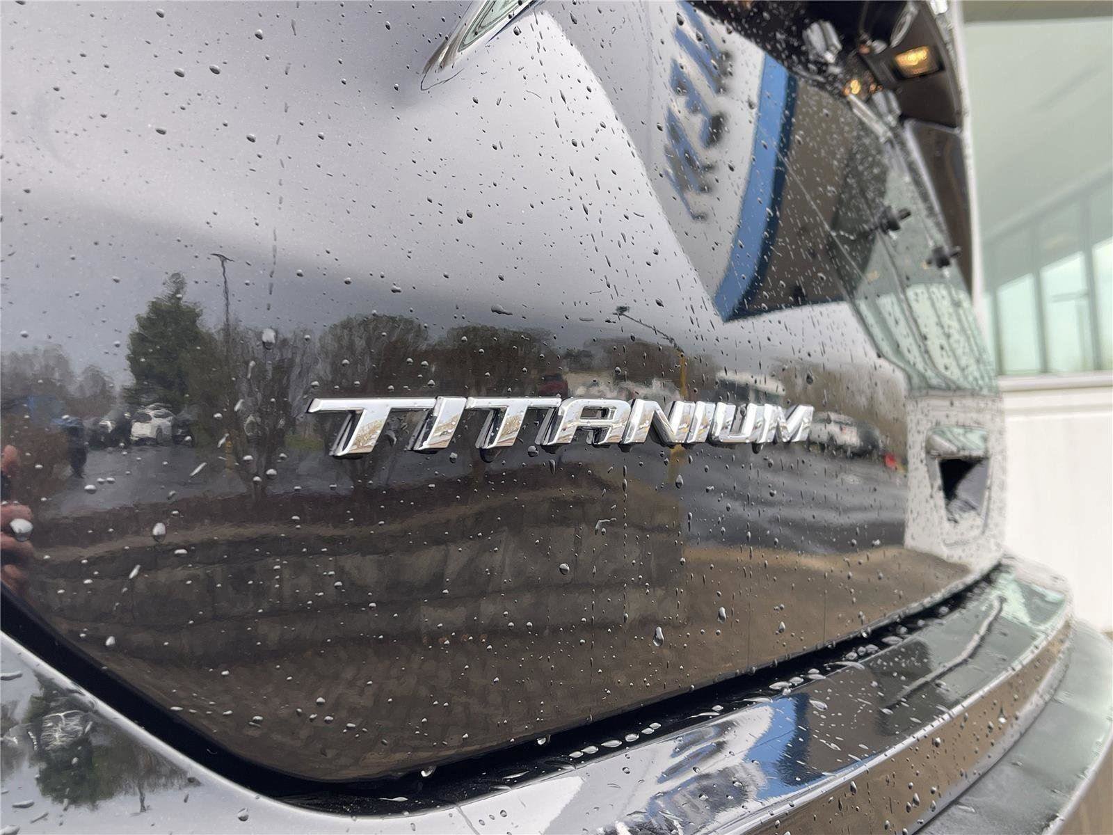 Used 2024 Ford Edge Titanium AWD/4WD image 12
