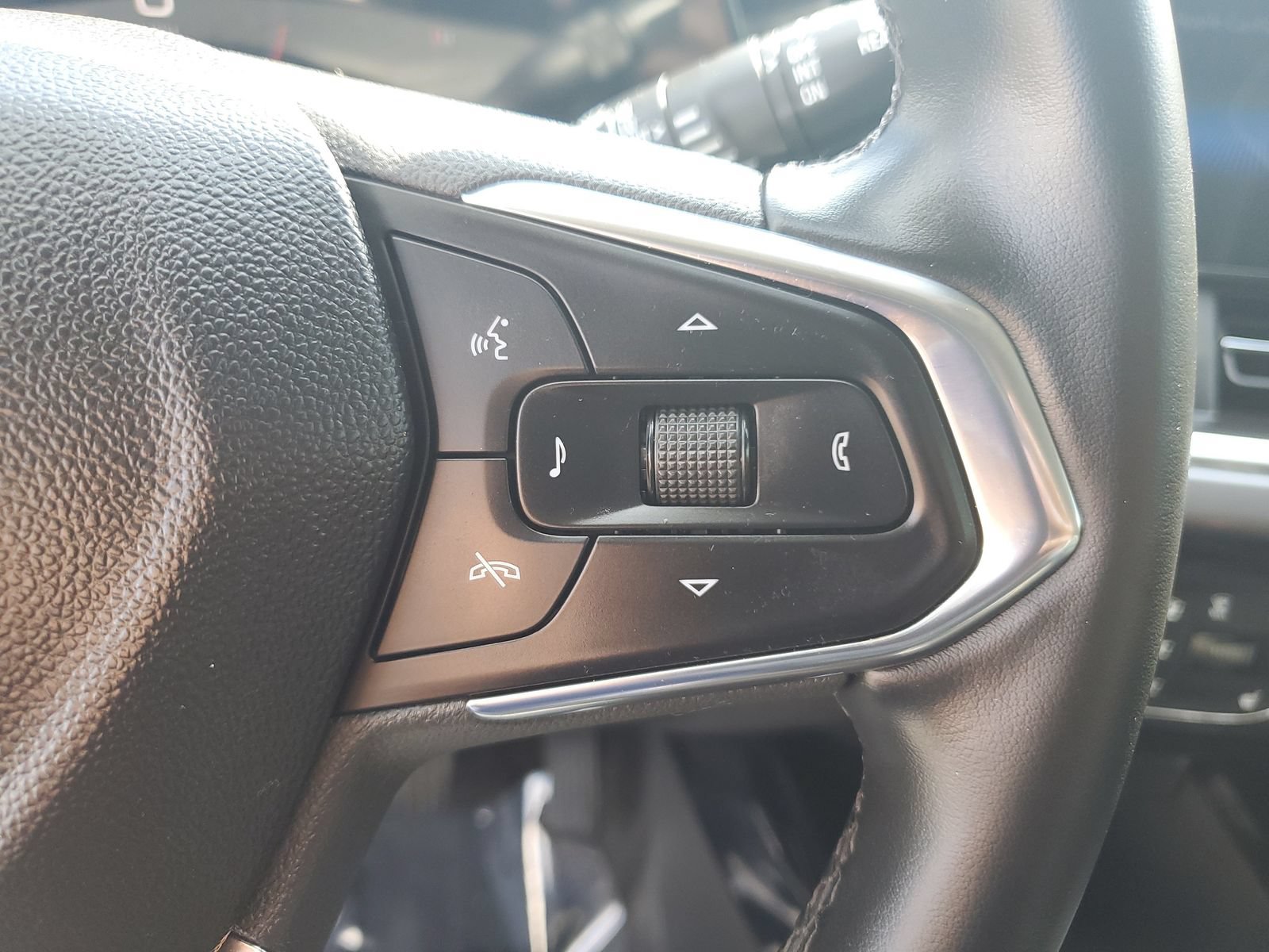 Used 2025 Chevrolet Trax ACTIV w/ Driver Confidence Package FWD image 29