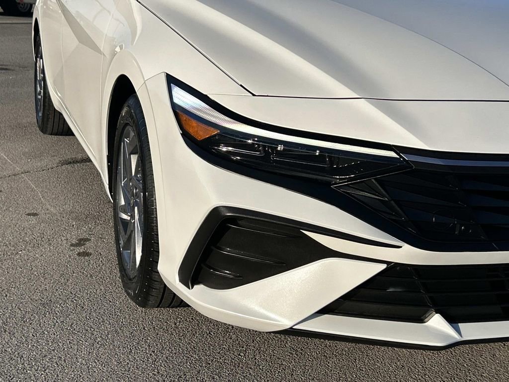 Used 2024 Hyundai Elantra SEL image 11