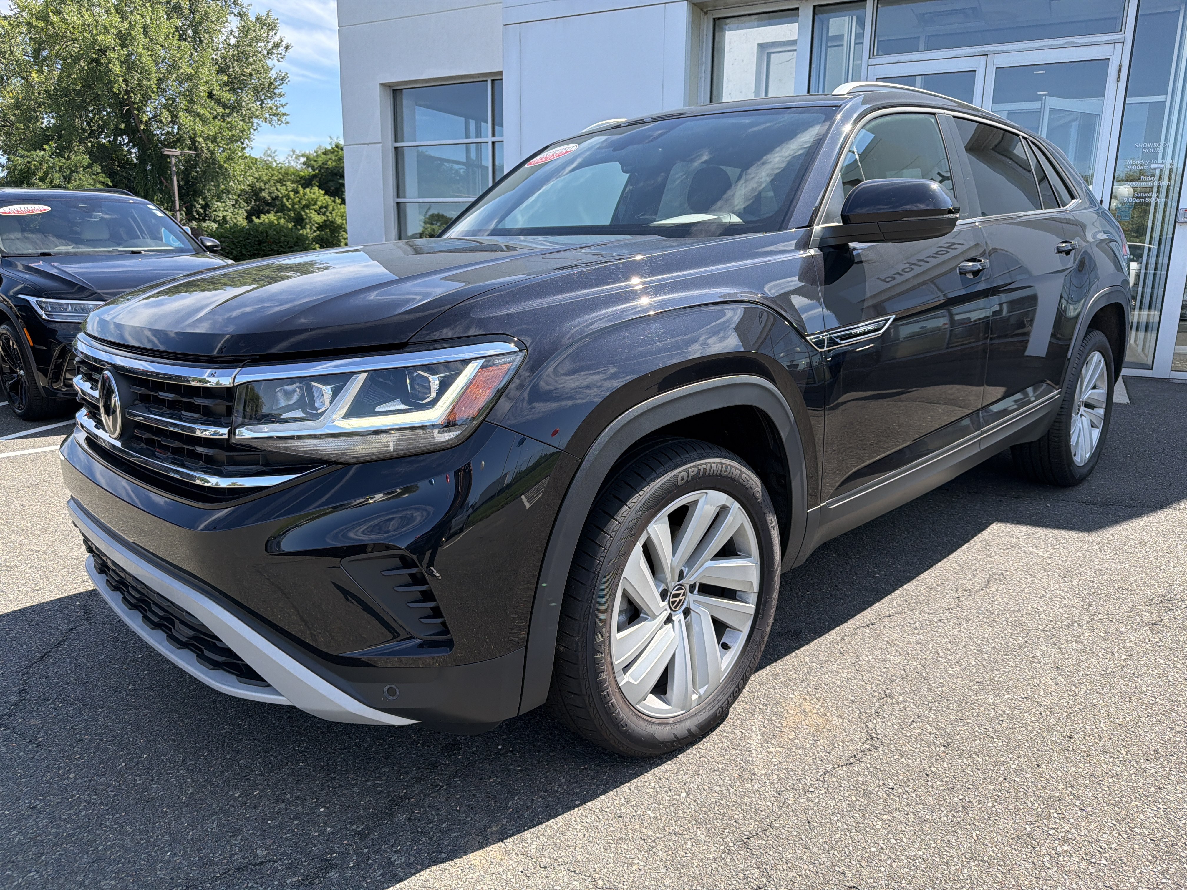 Certified 2023 Volkswagen Atlas Cross Sport SE w/ Panoramic Sunroof Package AWD/4WD image 9
