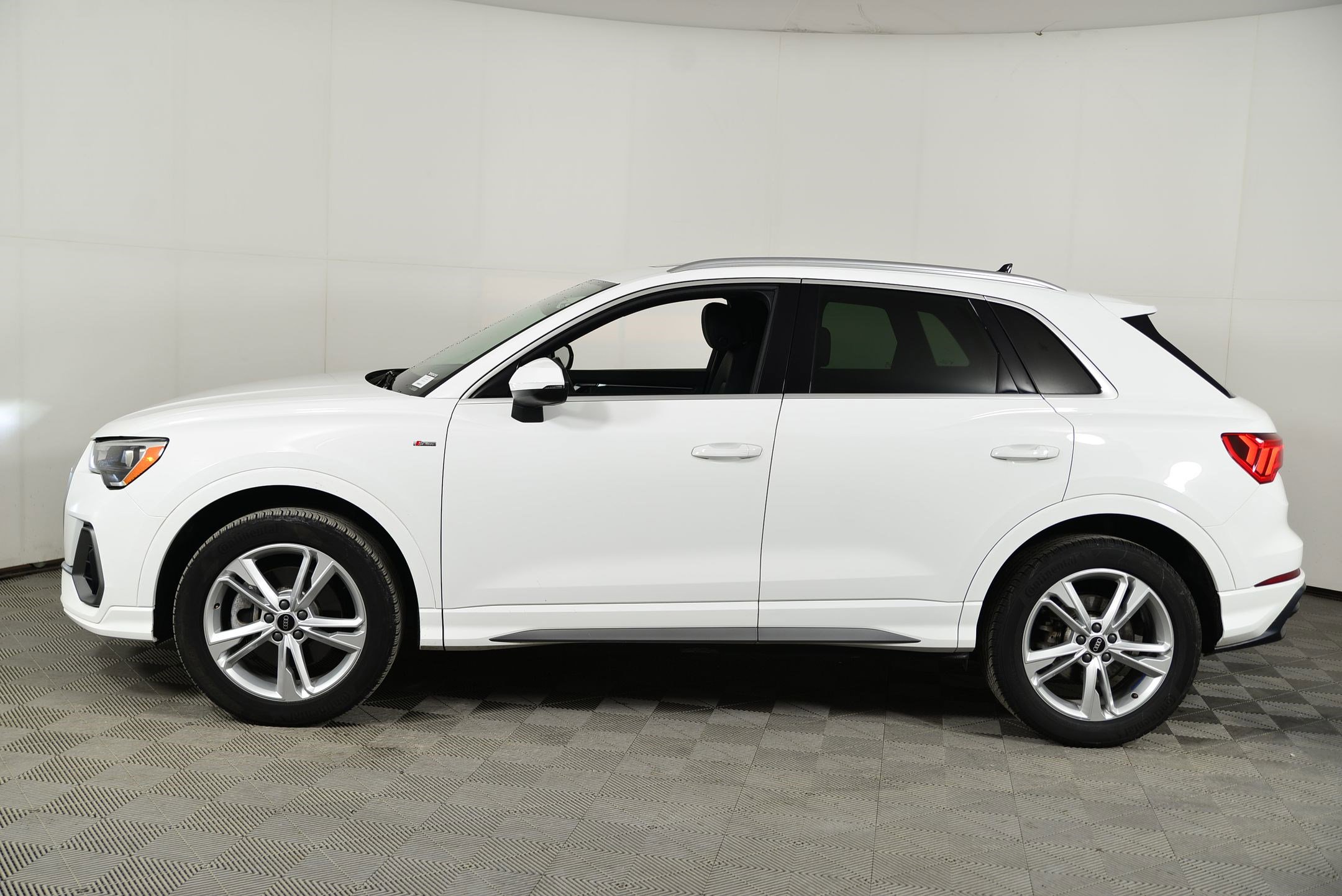 Certified 2021 Audi Q3 2.0T Premium w/ Convenience Package image 2