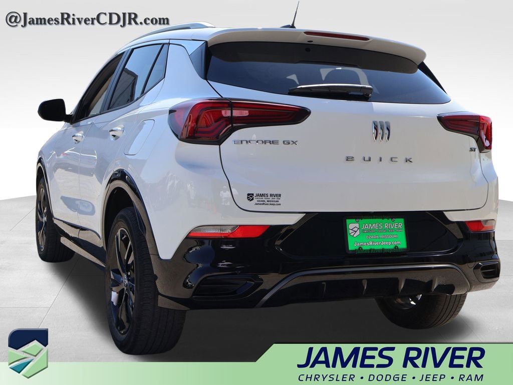 Used 2024 Buick Encore GX Sport Touring image 3