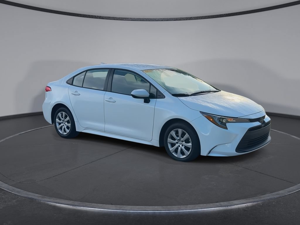 Used 2024 Toyota Corolla LE FWD image 2