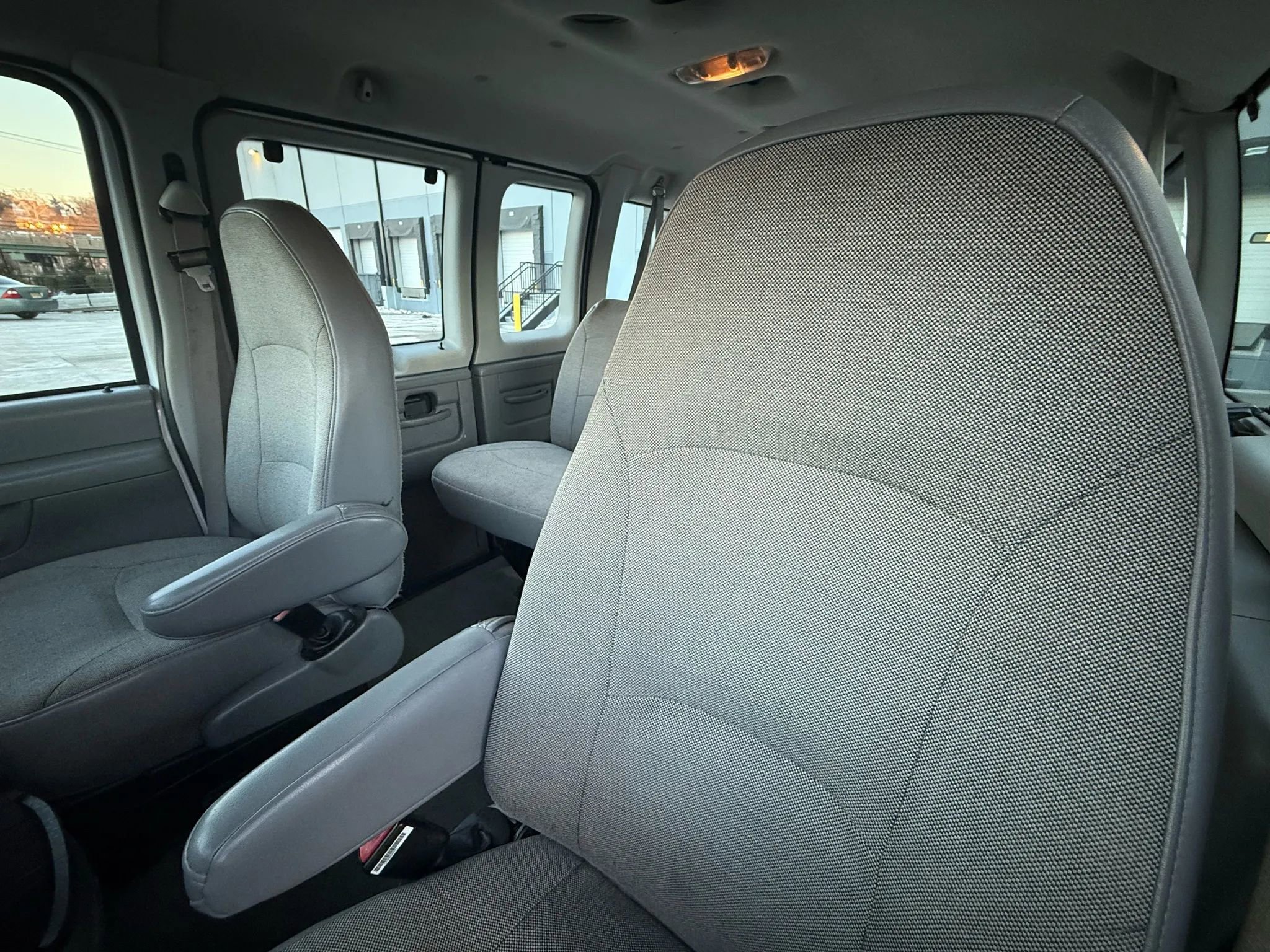 Used 2003 Ford E-350 and Econoline 350 XLT image 19