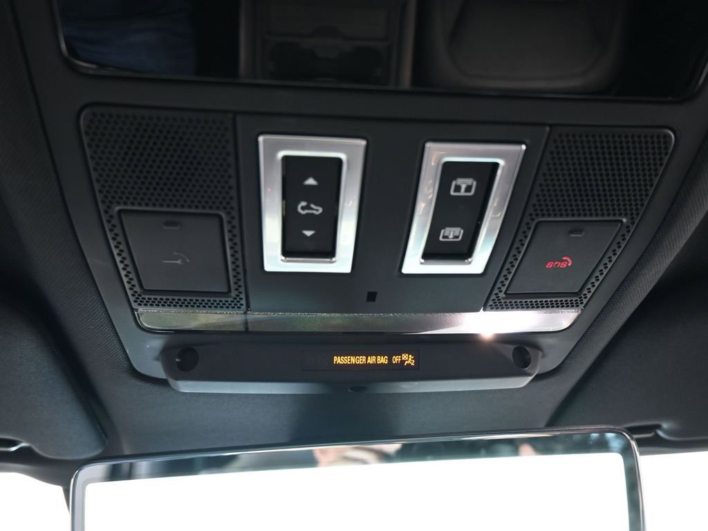 Used 2023 Land Rover Defender 90 X image 30