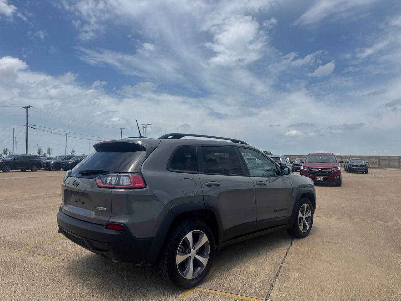 Used 2020 Jeep Cherokee Latitude w/ Quick Order Package 26F North AWD/4WD image 21