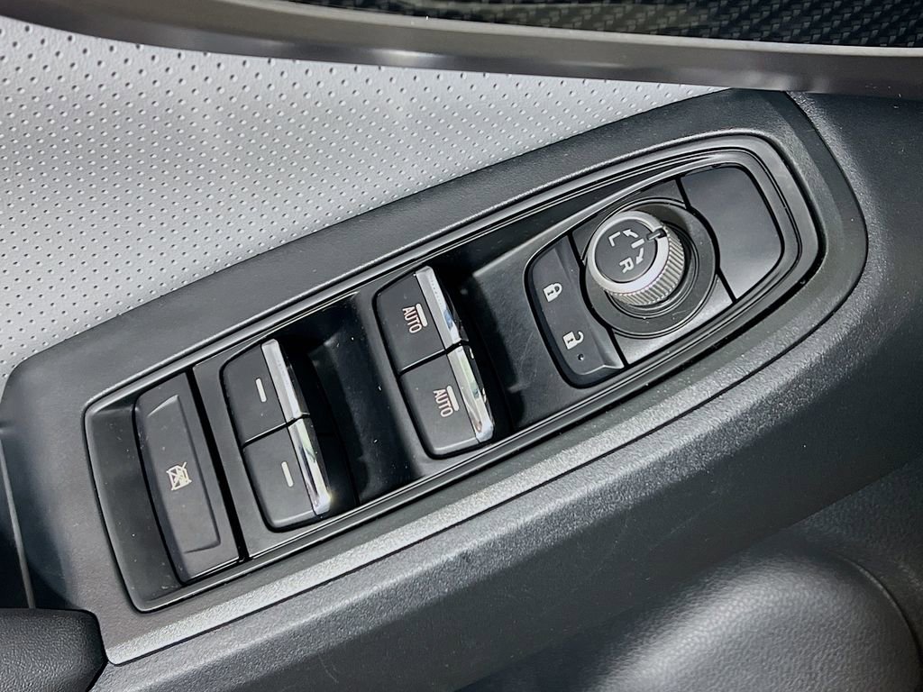 Used 2020 Subaru Crosstrek 2.0i Limited w/ Moonroof Package w/Navigation AWD/4WD image 16