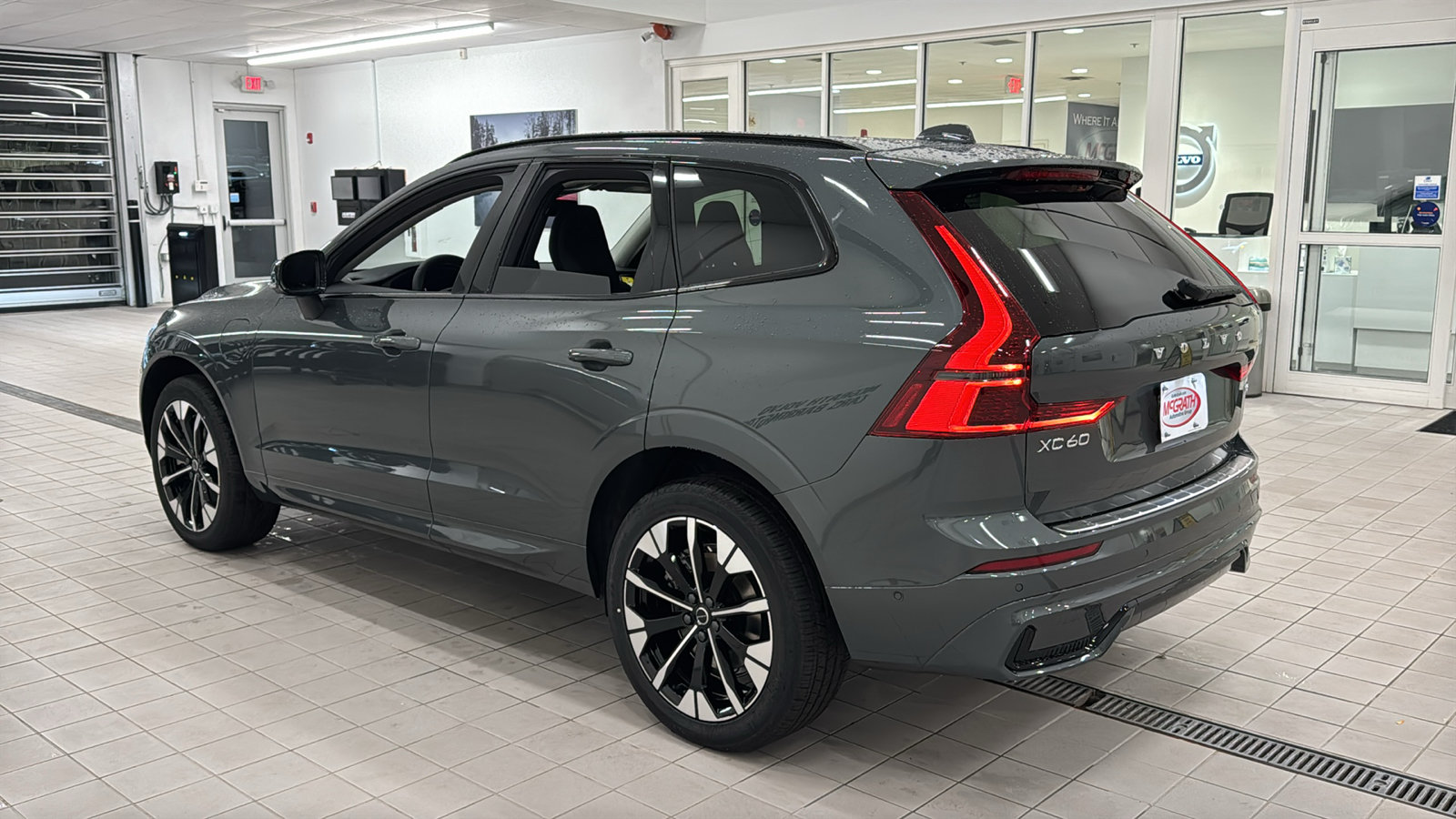 New 2027 Volvo XC60 T8 Plus AWD/4WD image 7