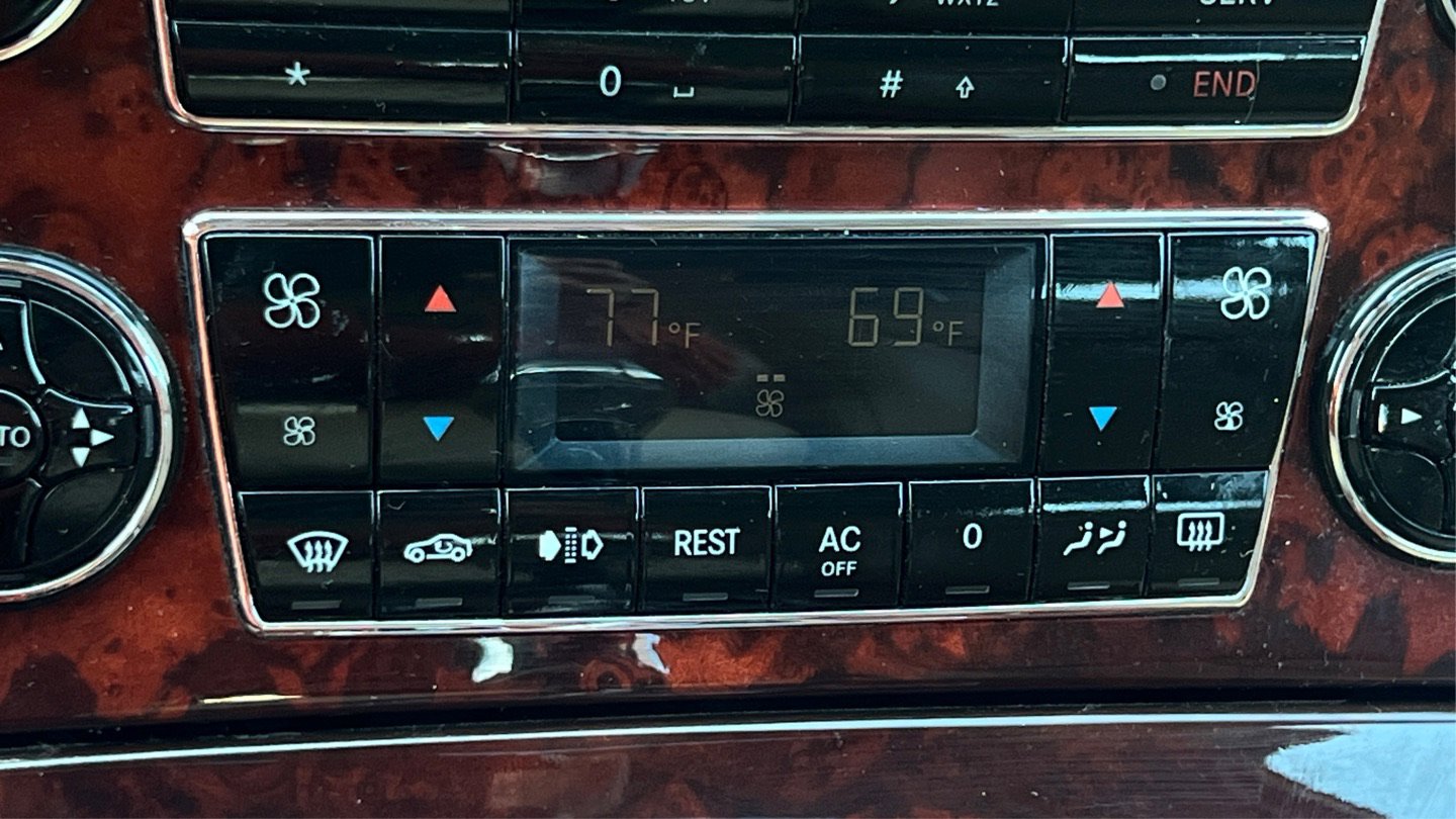 Used 2004 Maybach 57 sedan image 37