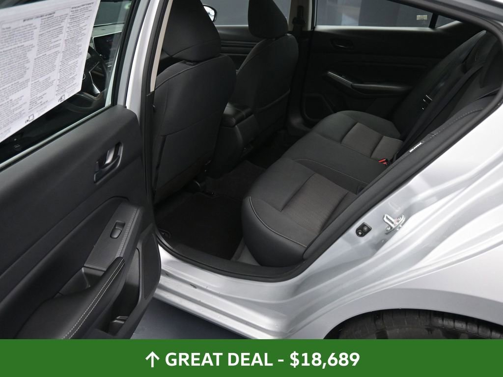 Used 2024 Nissan Altima 2.5 SV image 18