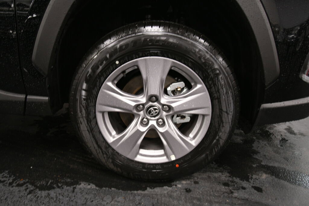 Used 2025 Toyota RAV4 XLE image 31