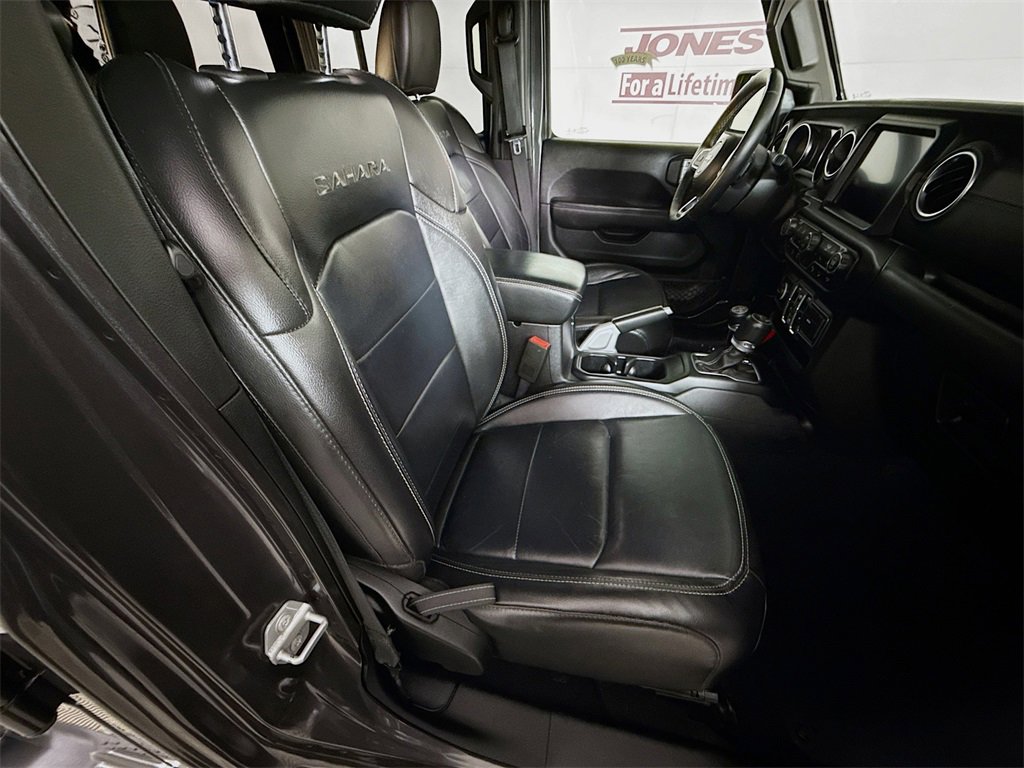 Used 2018 Jeep Wrangler Unlimited Sahara image 32