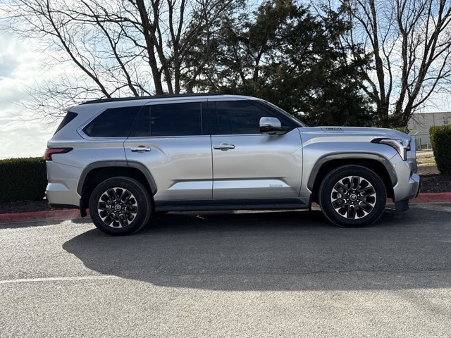 Used 2023 Toyota Sequoia Limited image 2