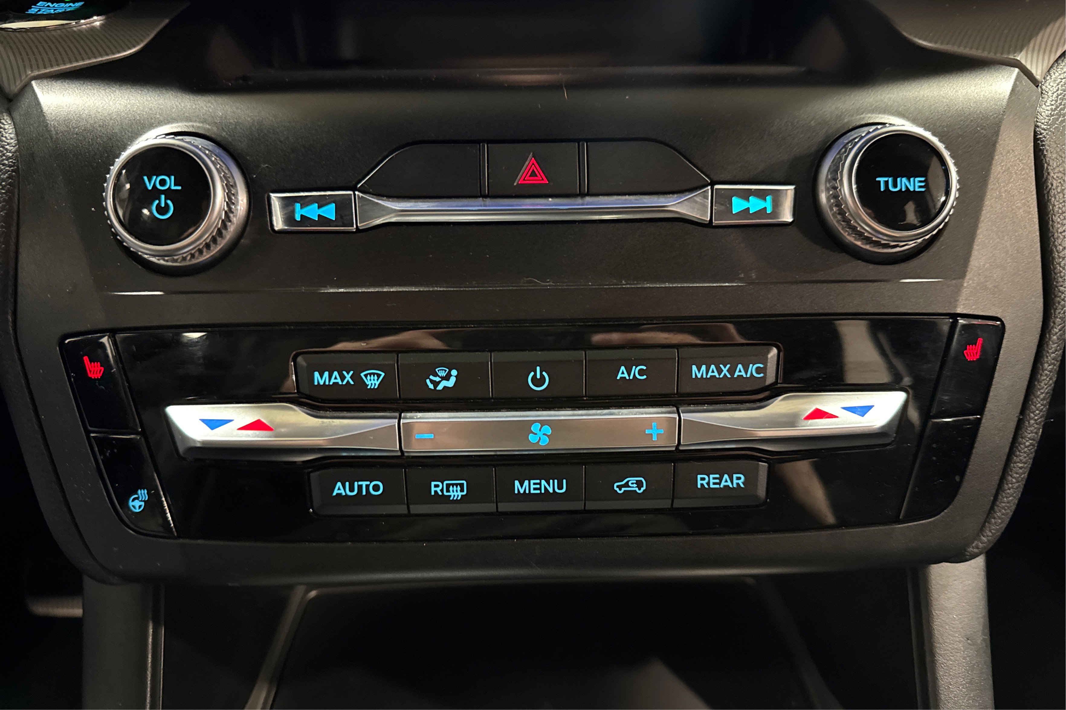 Used 2020 Ford Explorer XLT w/ Comfort Package AWD/4WD image 31