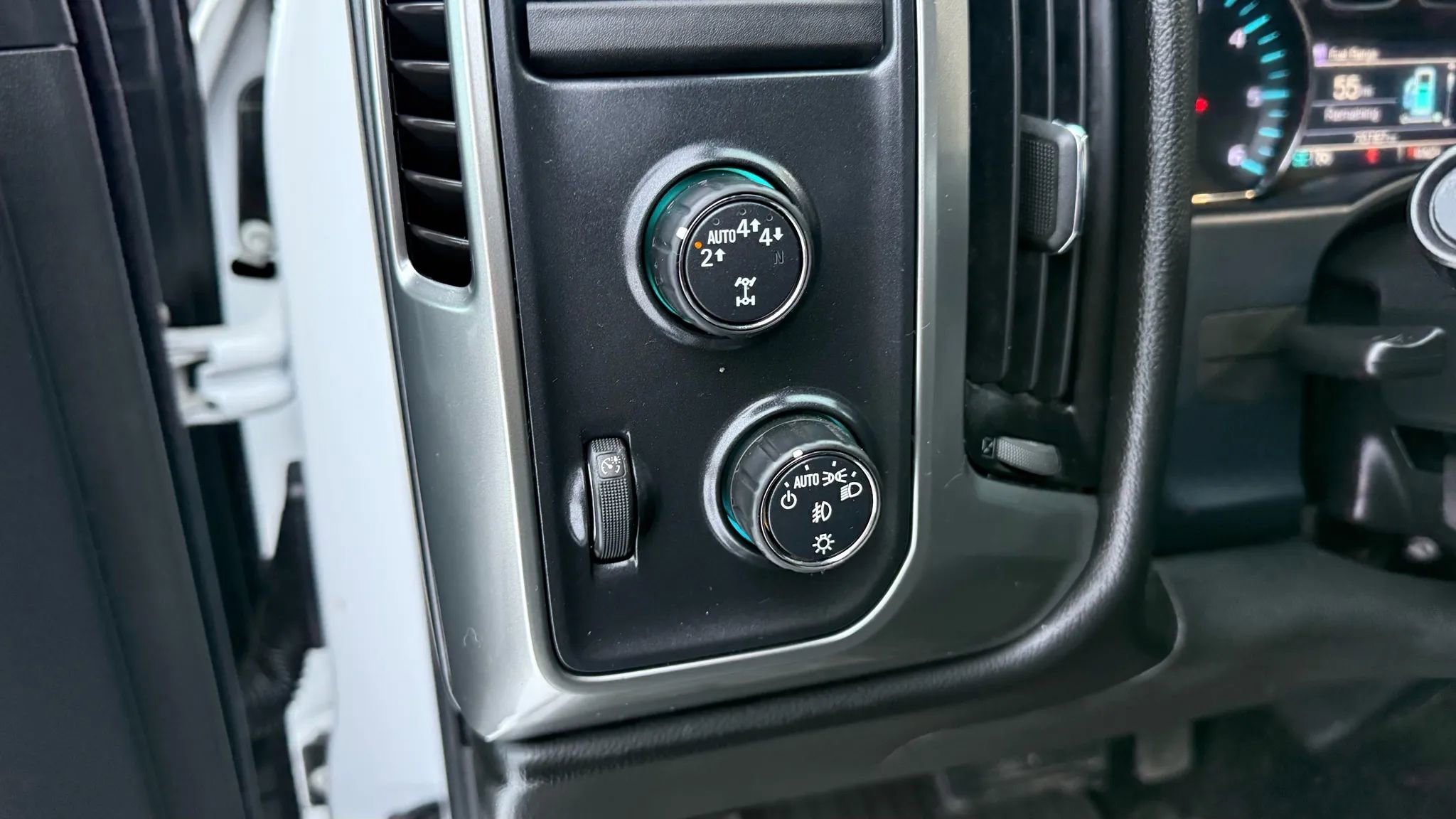 Used 2018 Chevrolet Silverado 1500 LT w/ LT Eassist Package image 17