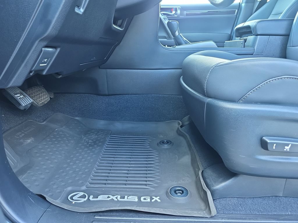 Used 2022 Lexus GX 460 w/ Accessory Package AWD/4WD image 10