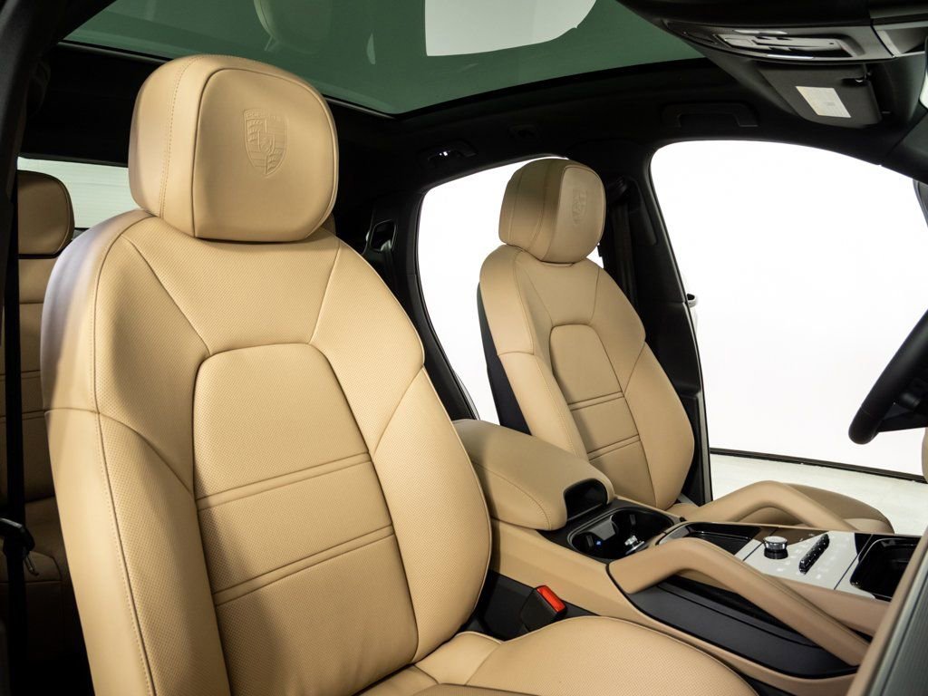 New 2026 Porsche Cayenne Coupe image 24