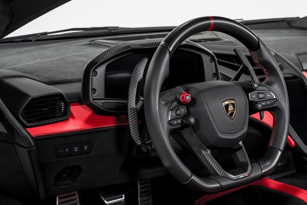 Used 2025 Lamborghini Revuelto image 12