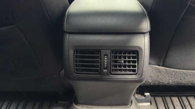 Used 2015 Toyota Camry XLE FWD image 16