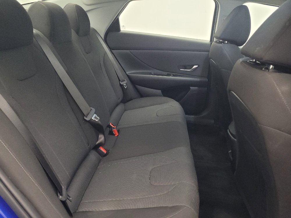 Used 2025 Hyundai Elantra SE FWD image 19