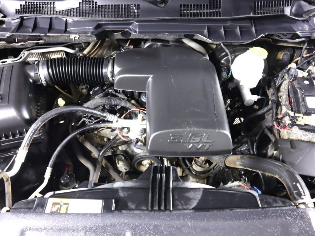 Used 2018 RAM 1500 Classic SLT AWD/4WD image 42