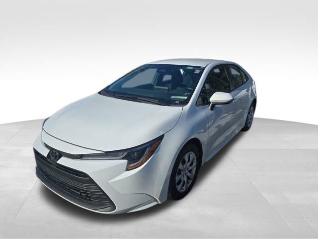Used 2024 Toyota Corolla LE image 2