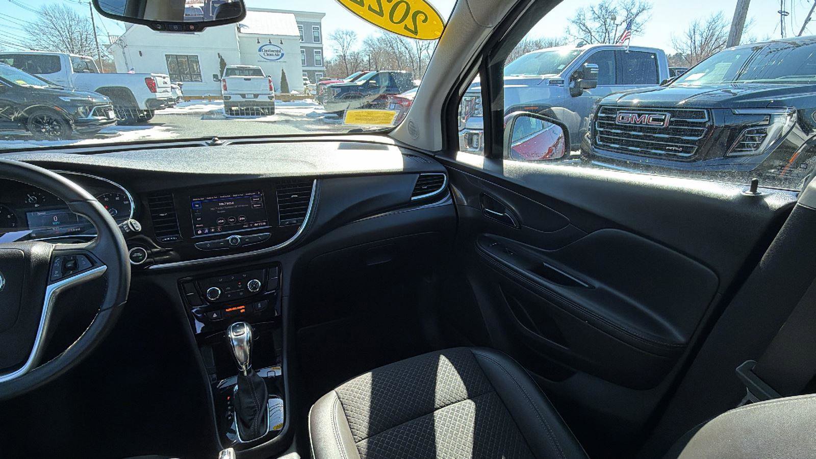 Used 2022 Buick Encore Preferred w/ Safety Package image 28