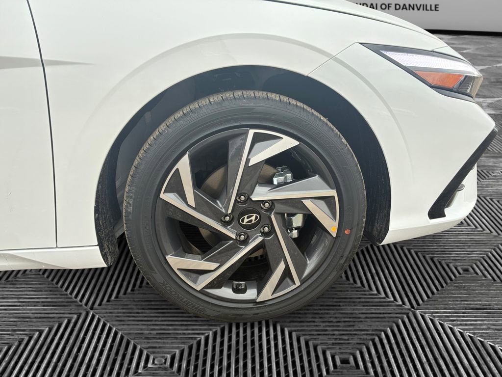 New 2026 Hyundai Elantra Limited image 17