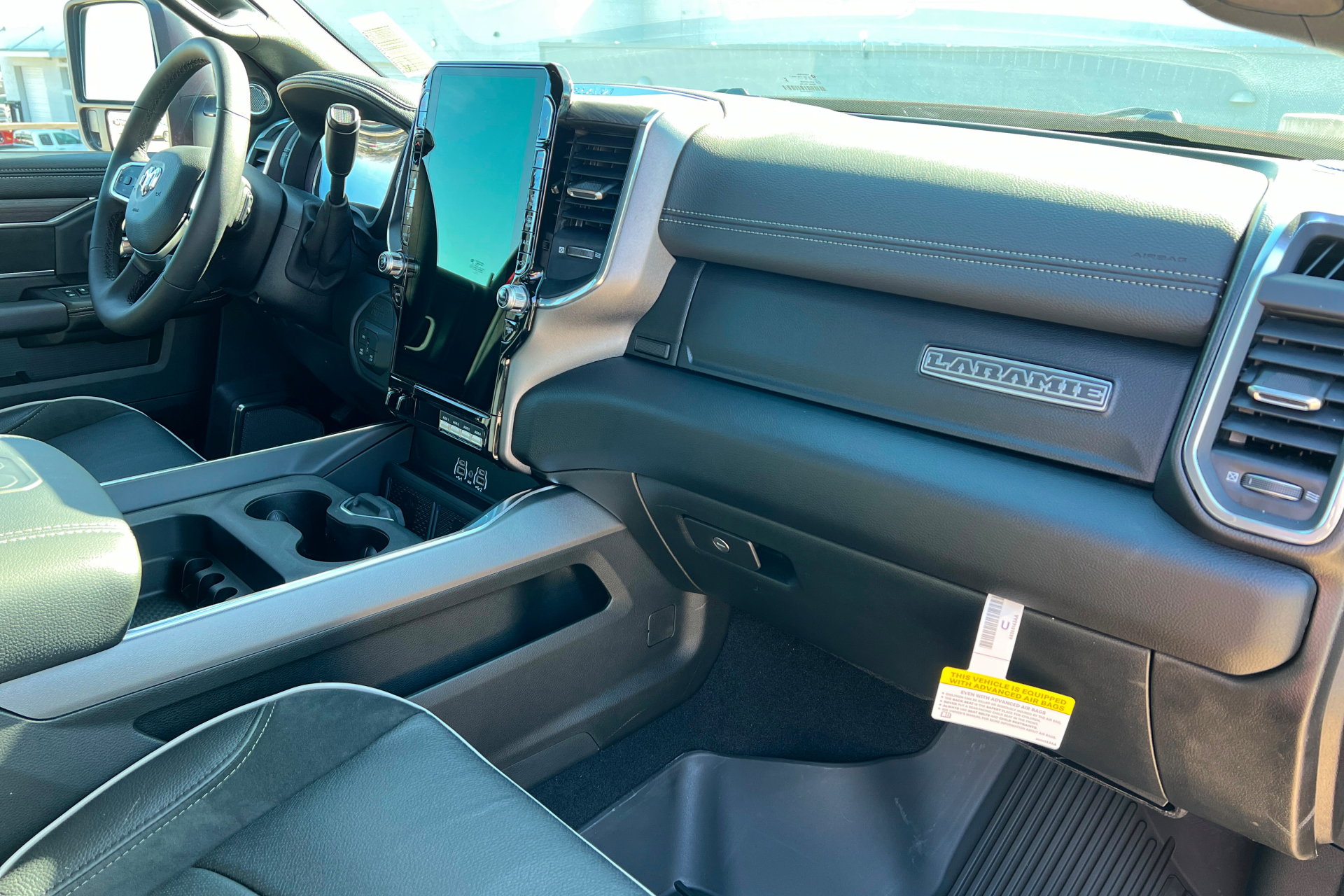 New 2026 RAM 3500 Laramie AWD/4WD image 23