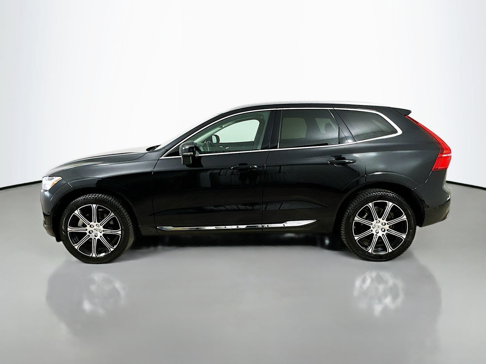 Used 2019 Volvo XC60 T6 Inscription w/ Protection Package Premier AWD/4WD image 8