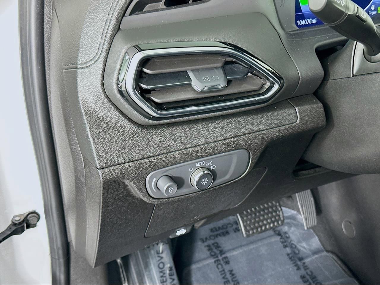 Used 2023 Chevrolet Bolt EUV LT FWD image 34