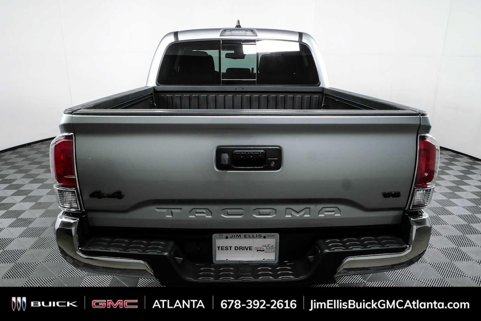 Used 2022 Toyota Tacoma SR5 AWD/4WD image 25