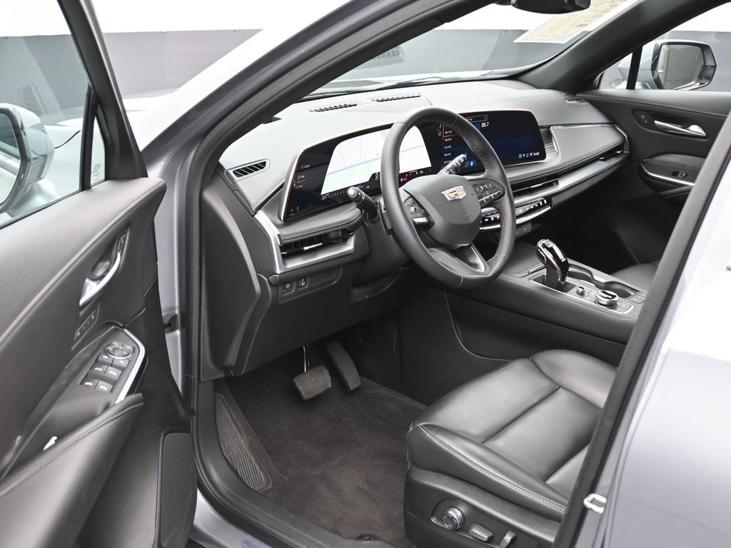 Used 2025 Cadillac XT4 Premium Luxury image 11