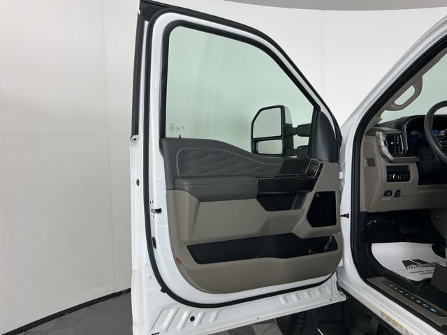 Used 2025 Ford F450 Platinum w/ Platinum Plus Package AWD/4WD image 16