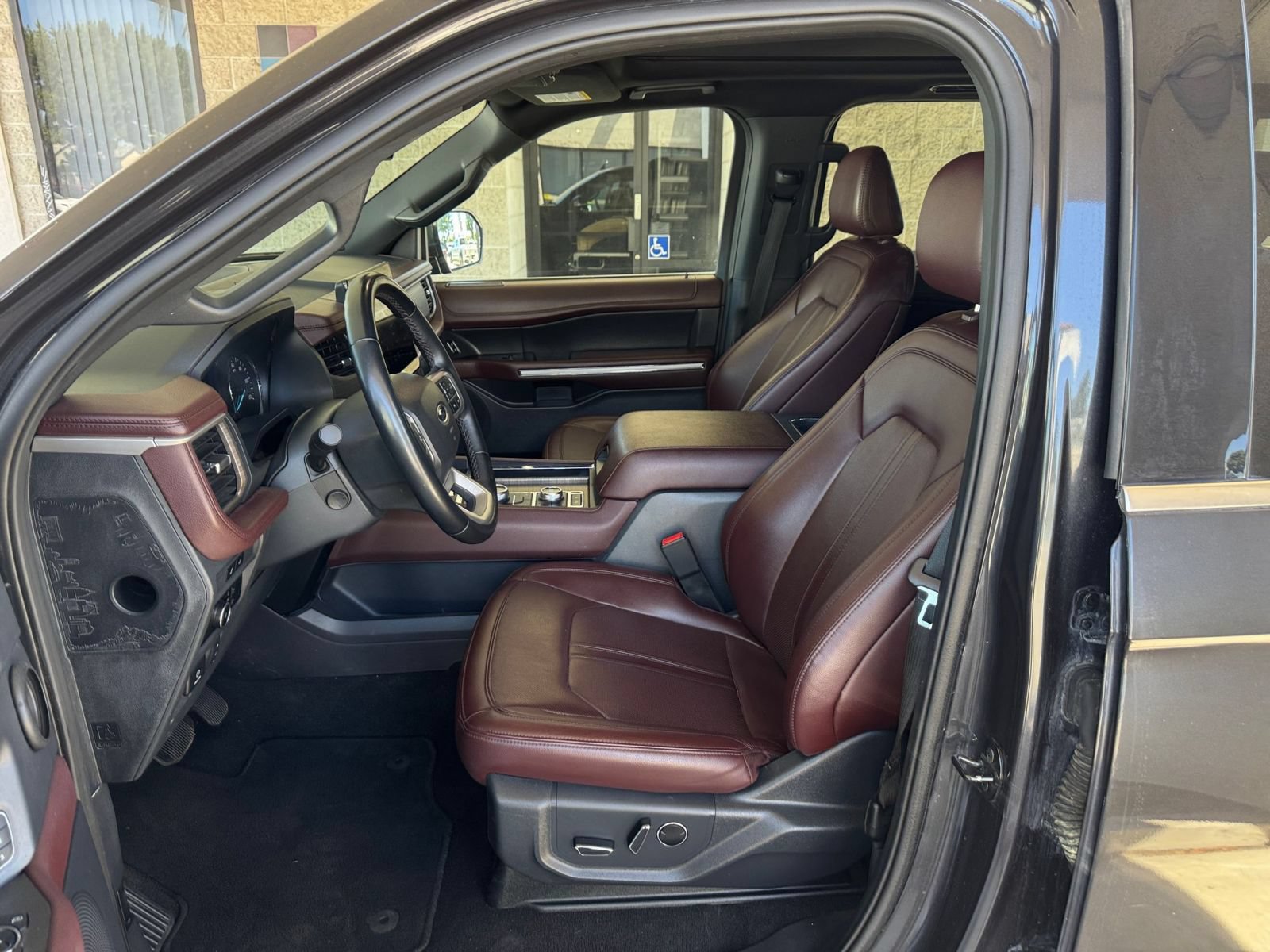 Used 2024 Ford Expedition Limited AWD/4WD image 29
