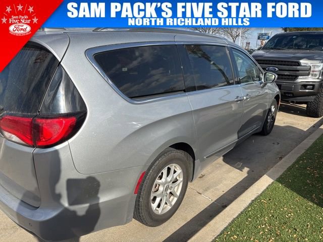 Used 2020 Chrysler Pacifica Touring-L image 8