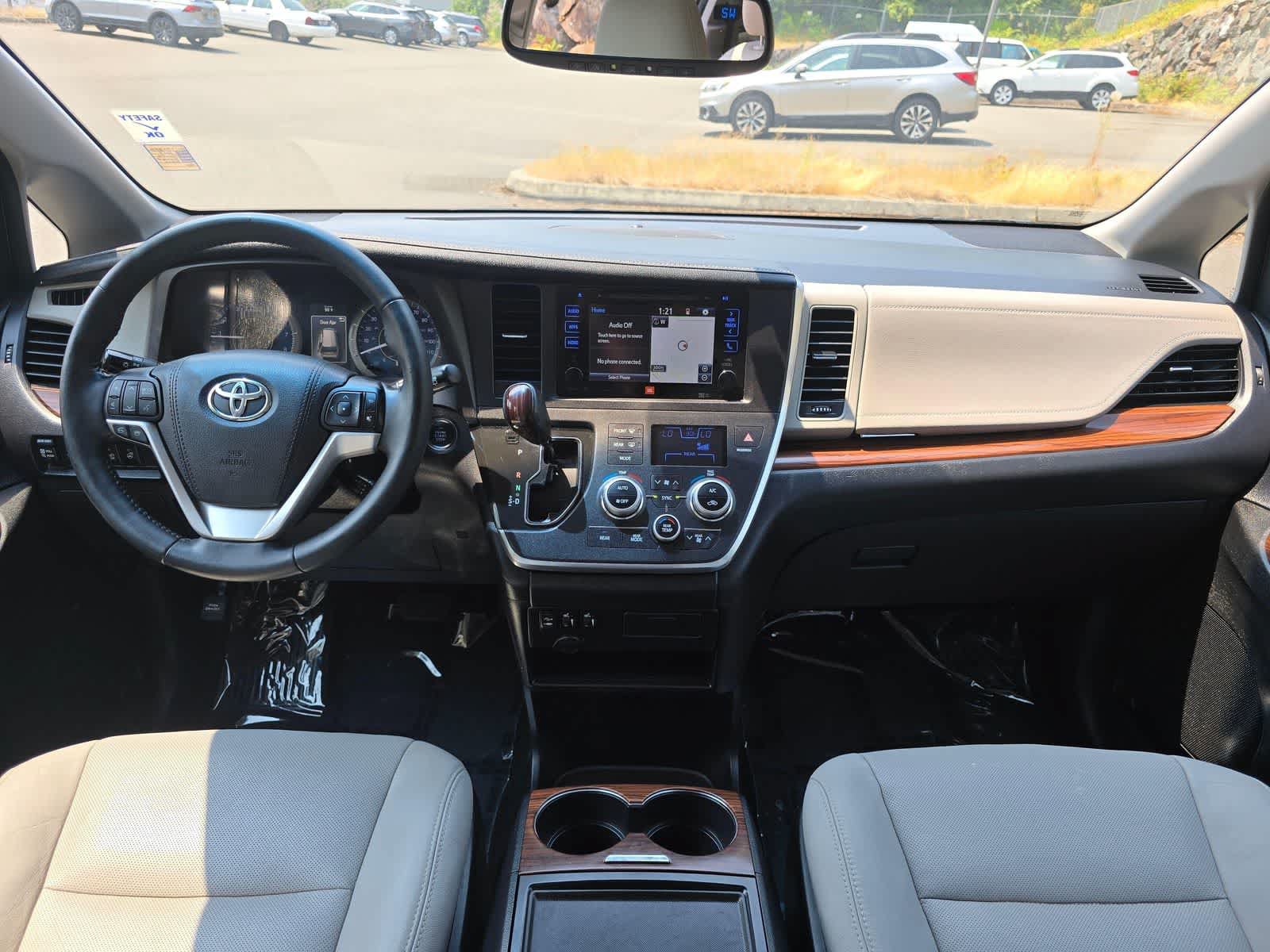 Used 2017 Toyota Sienna Limited AWD/4WD image 10