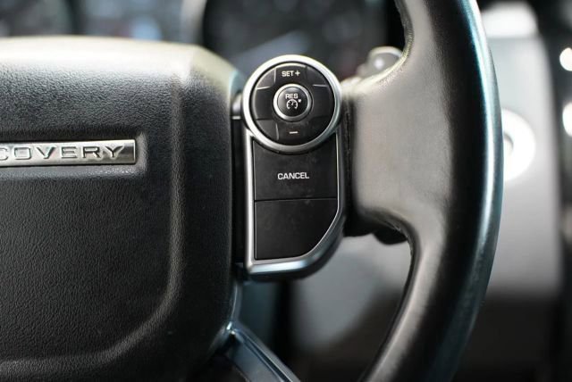 Used 2018 Land Rover Discovery SE AWD/4WD image 18
