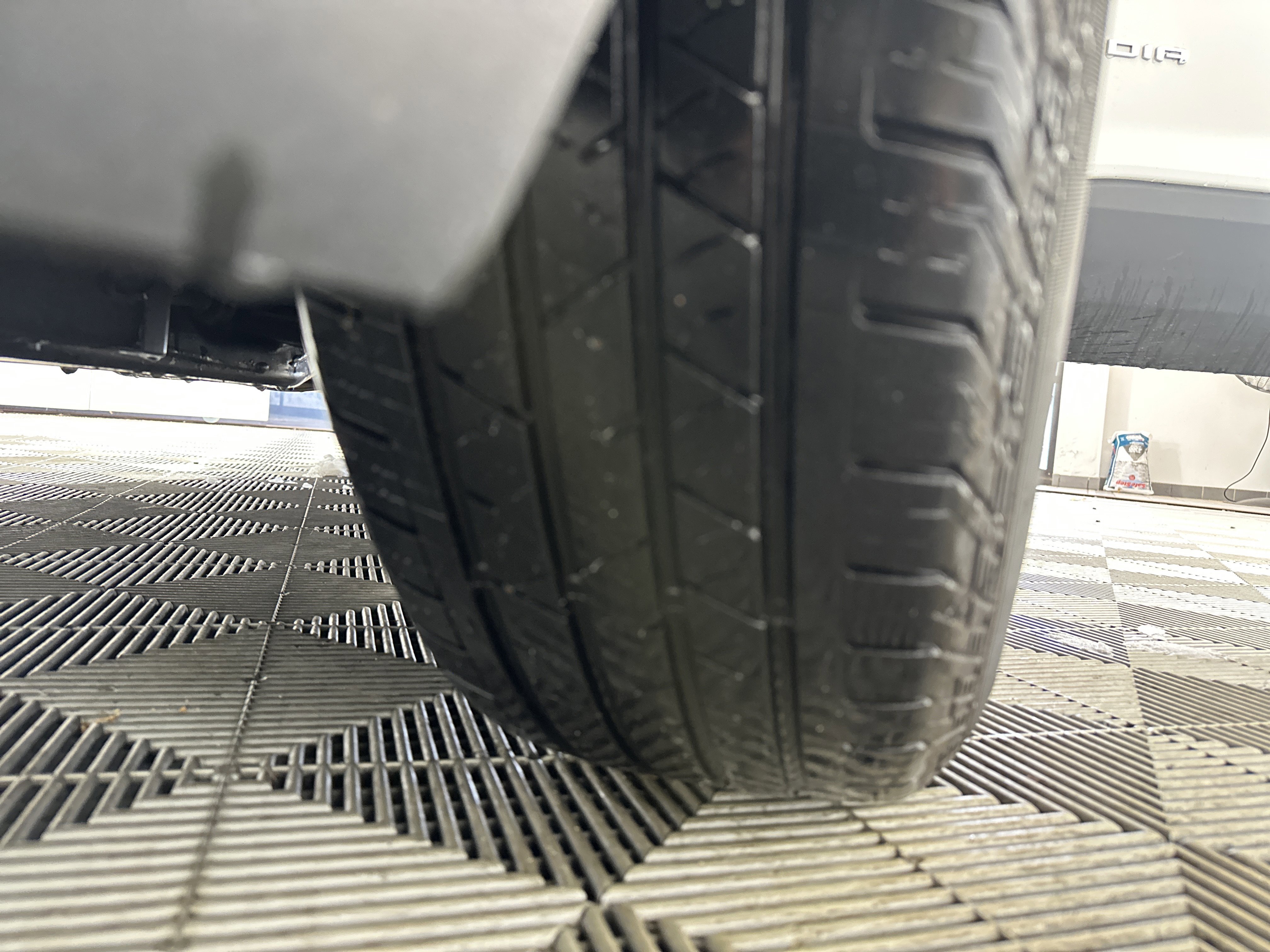 Used 2023 GMC Acadia SLE w/ Driver Convenience Package image 13