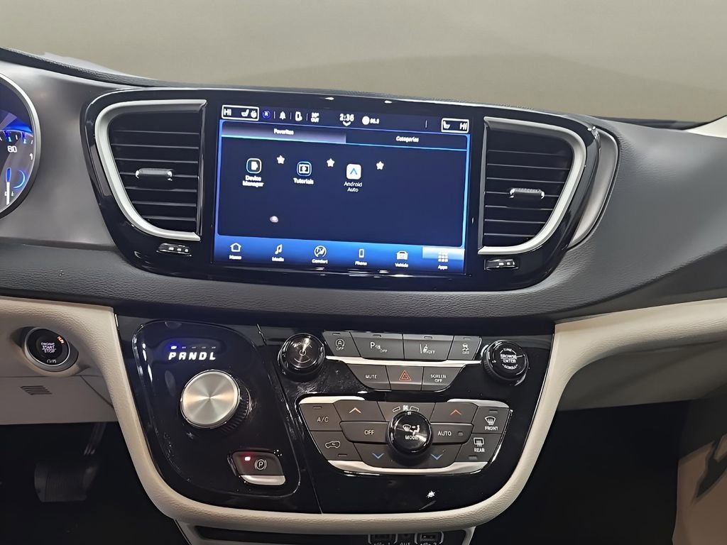 Used 2024 Chrysler Pacifica Touring-L image 26