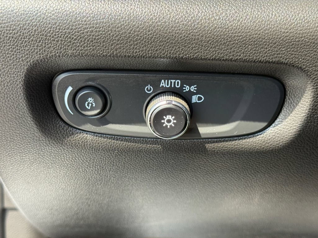Used 2023 Chevrolet Traverse RS AWD/4WD image 23