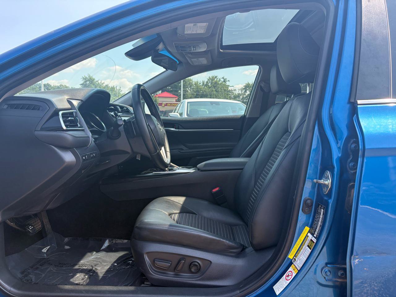 Used 2018 Toyota Camry SE w/ Moonroof Package FWD image 20