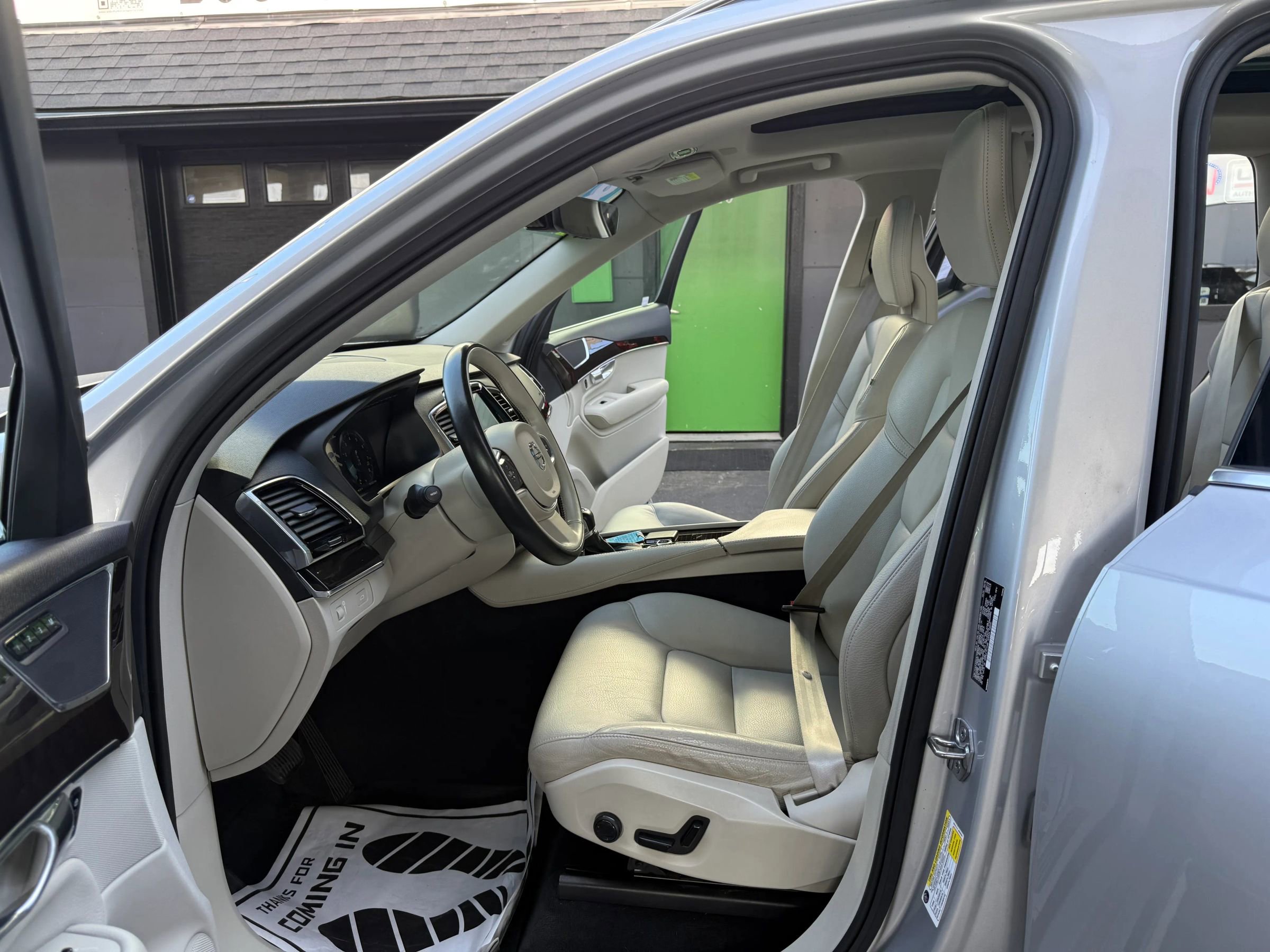 Used 2018 Volvo XC90 T6 Momentum w/ Convenience Package image 8